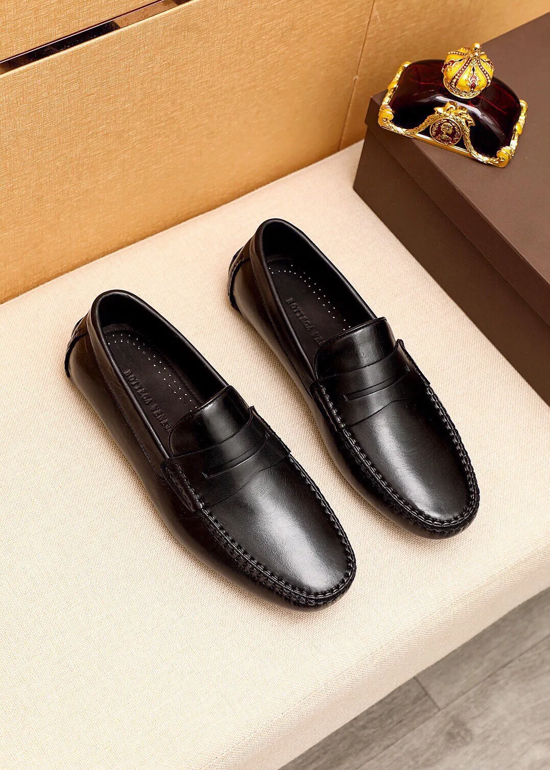 Men's Men's Shoes 💰: 480 💰💐 BV Men's Slip-on Shoes® [BOTTEGA VENETA] Official website counter new model, one-to-one mold opening ⚠Italian calfskin ➕Embossed ➕Cow 🐂 leather lining. Driving slip-ons, available at counters, sizes 38～44 (45🉑️customized)